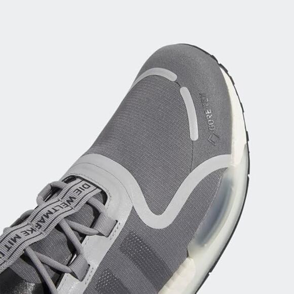 Athletic_Shoes